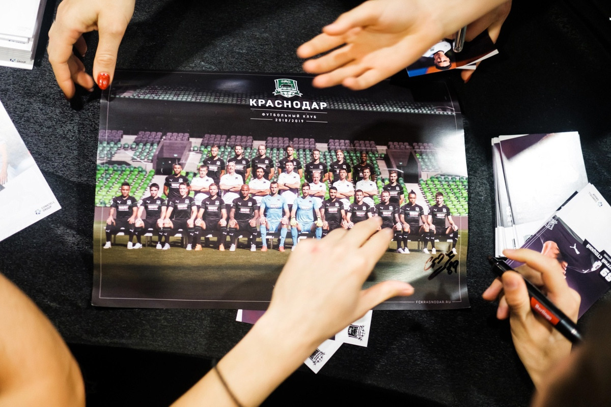 Автограф сессия ФК «Краснодар». Фотограф Саид Дакаев г. Краснодар