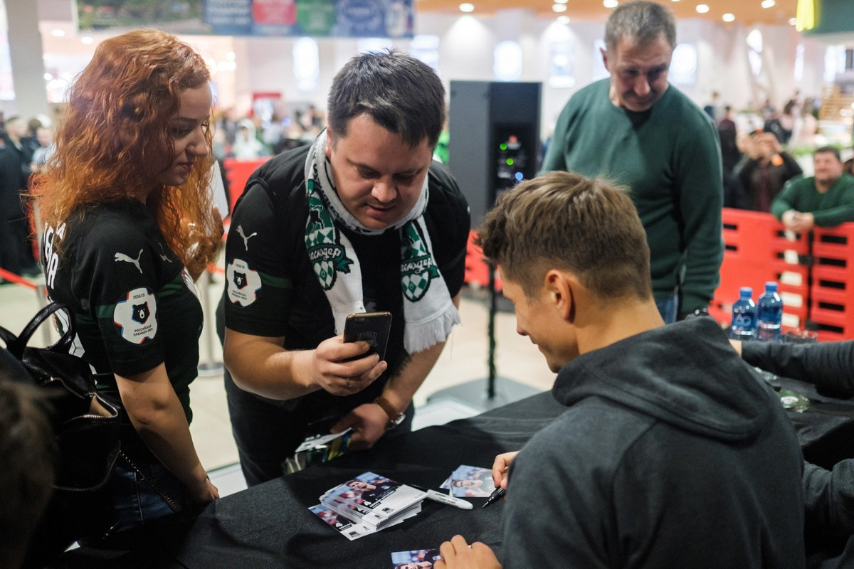 Автограф сессия ФК «Краснодар». Фотограф Саид Дакаев г. Краснодар