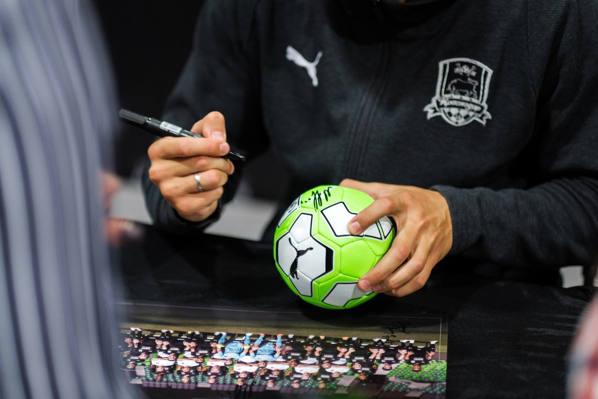 Автограф сессия ФК «Краснодар». Фотограф Саид Дакаев г. Краснодар