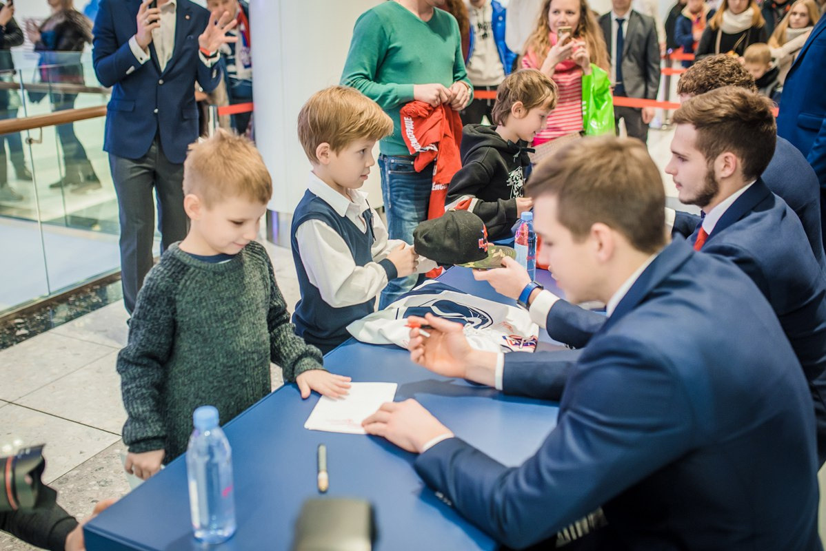 Автограф сессия игроков сборной России по хоккею. Фотограф Саид Дакаев г. Краснодар