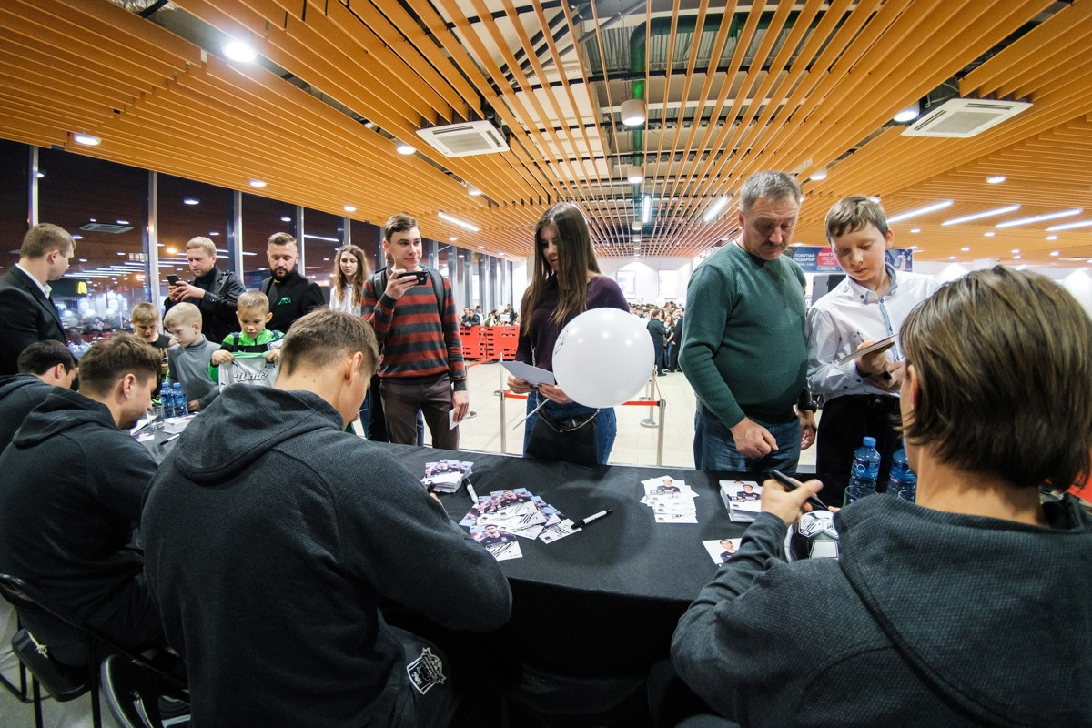 Автограф сессия ФК «Краснодар». Фотограф Саид Дакаев г. Краснодар