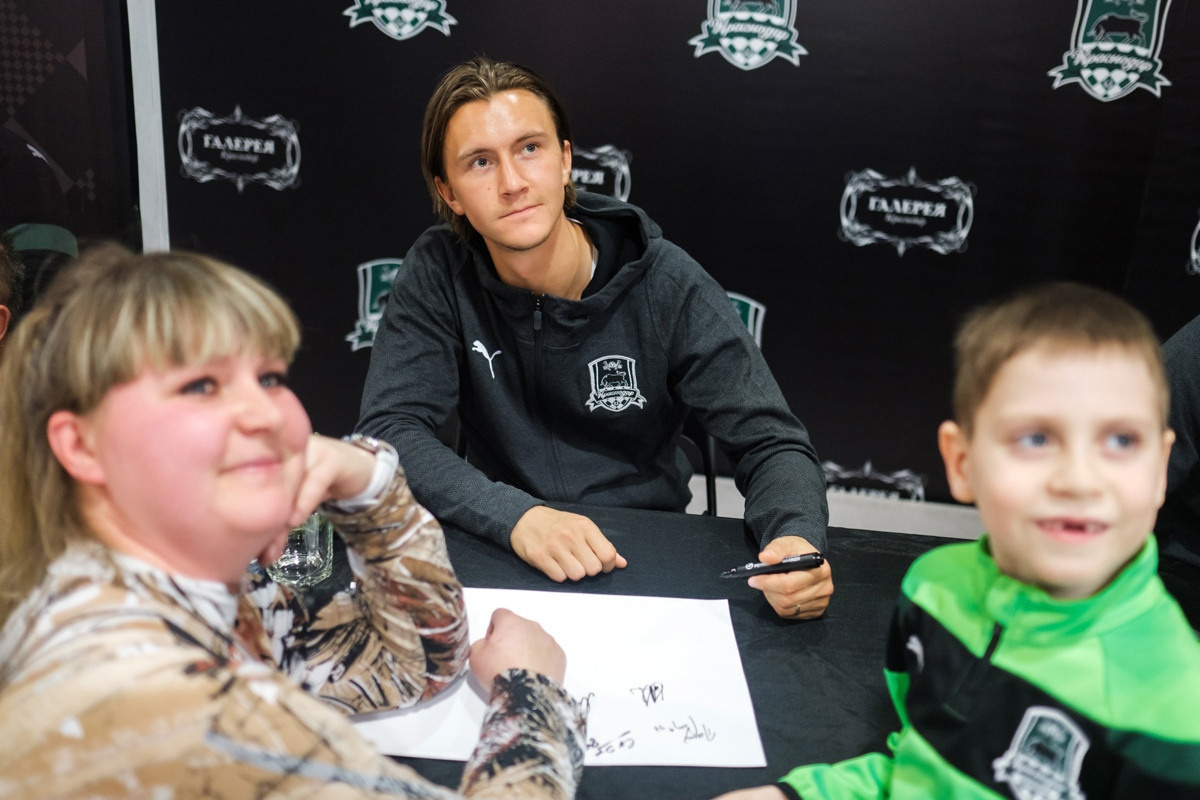 Автограф сессия ФК «Краснодар». Фотограф Саид Дакаев г. Краснодар