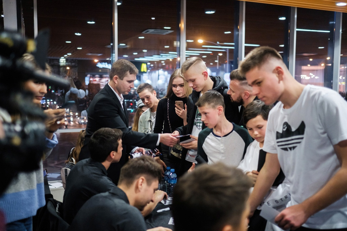 Автограф сессия ФК «Краснодар». Фотограф Саид Дакаев г. Краснодар