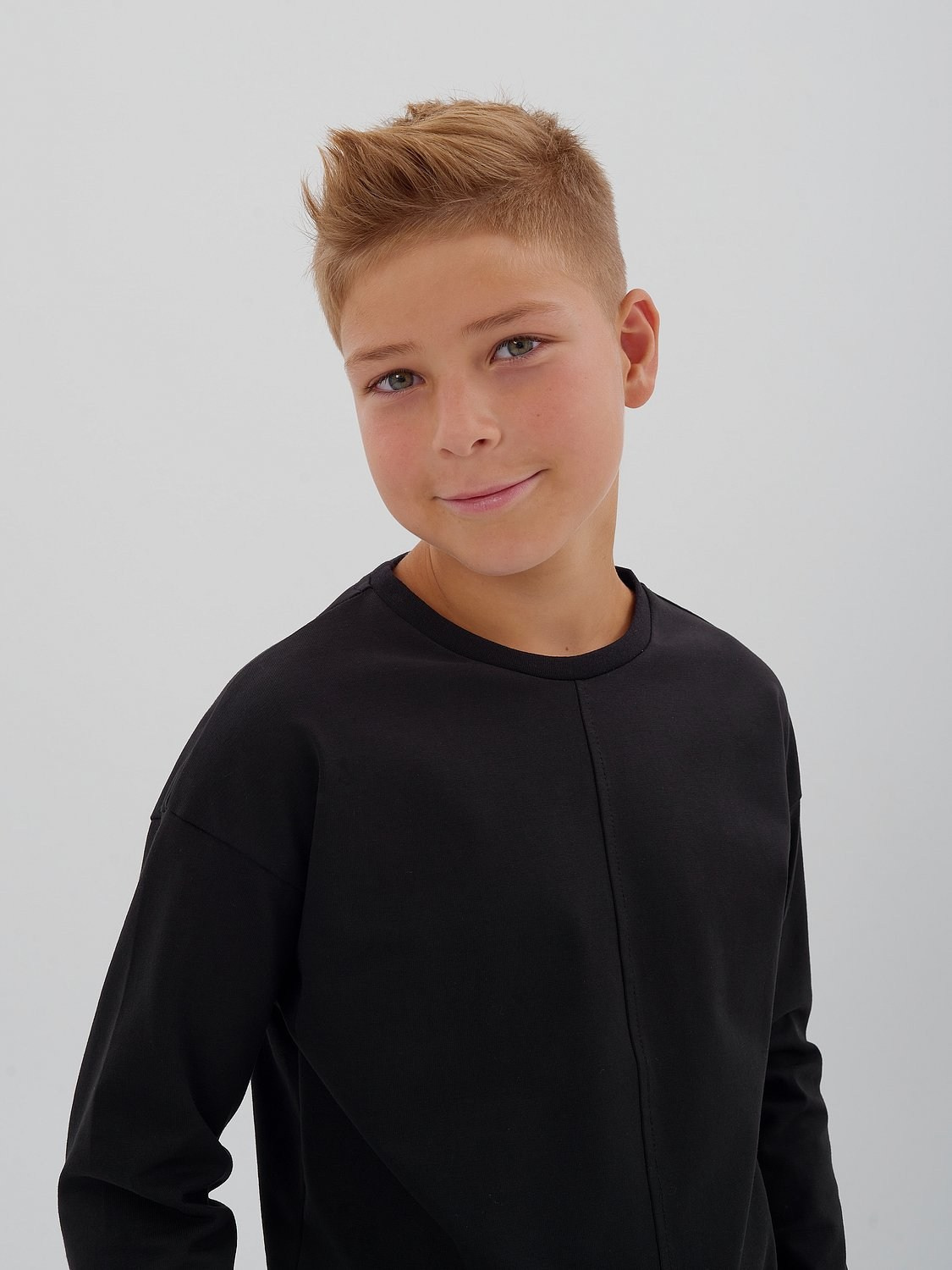 Детская одежда: лонгсливы и футболки. Портретный фотограф в Санкт-Петербурге