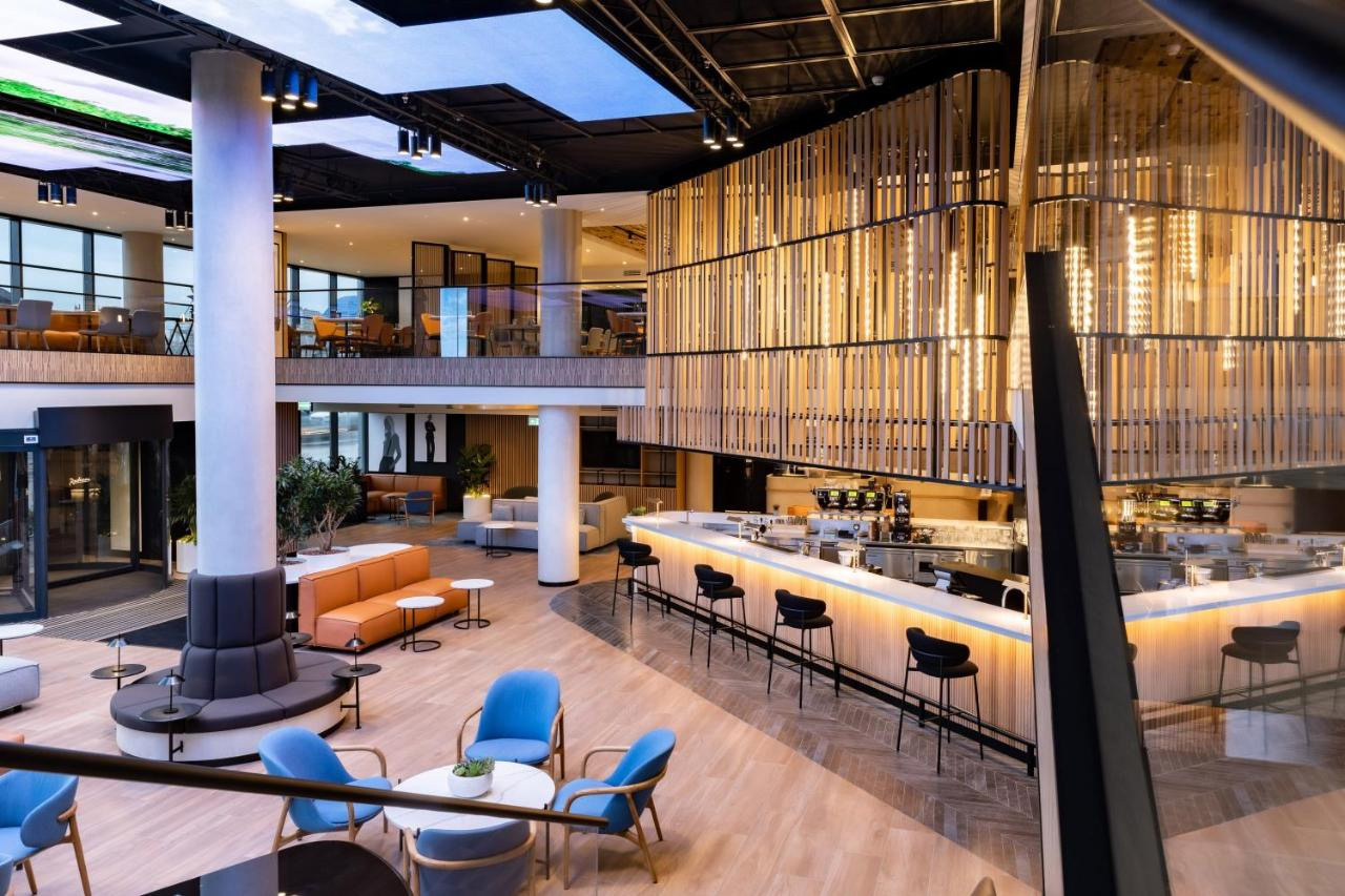 Отель «Radisson Hotel Gorizont». Свадебный фотограф в Ростове Александра Груздева