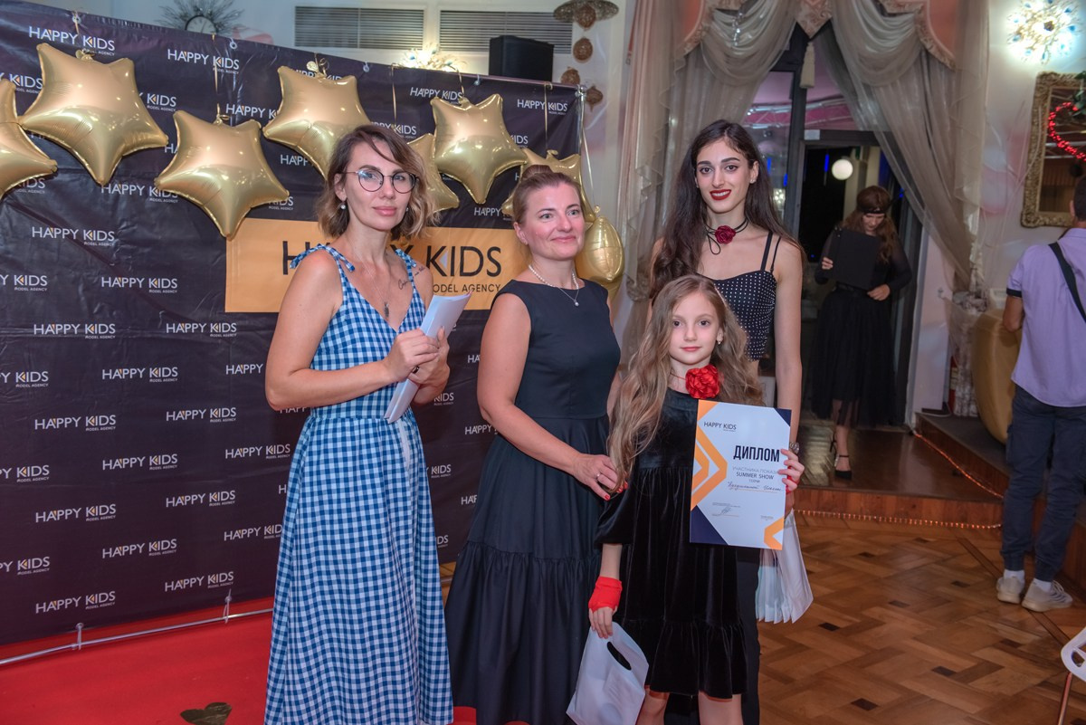 HAPPYkids дефиле санаторий Октябрьский. Семейный и коммерческий фотограф в Сочи Александр Бодунов