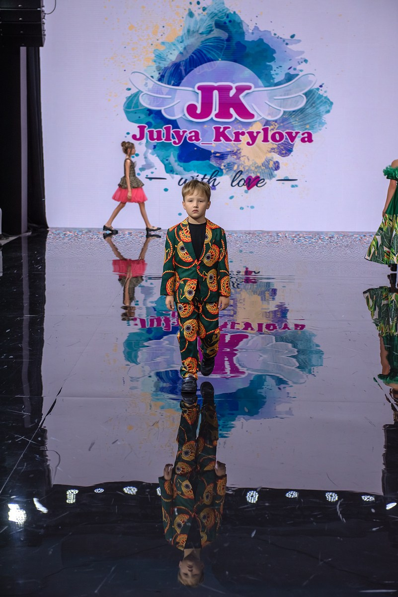 SochiFashionWeek2024 дизайнер Юлия Крылова. Семейный и коммерческий фотограф в Сочи Александр Бодунов
