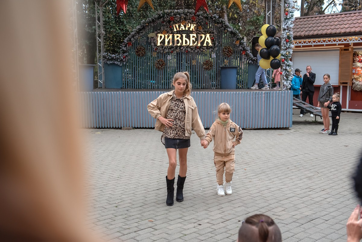Парк Ривьера дефиле HAPPYkids. Семейный и коммерческий фотограф в Сочи Александр Бодунов