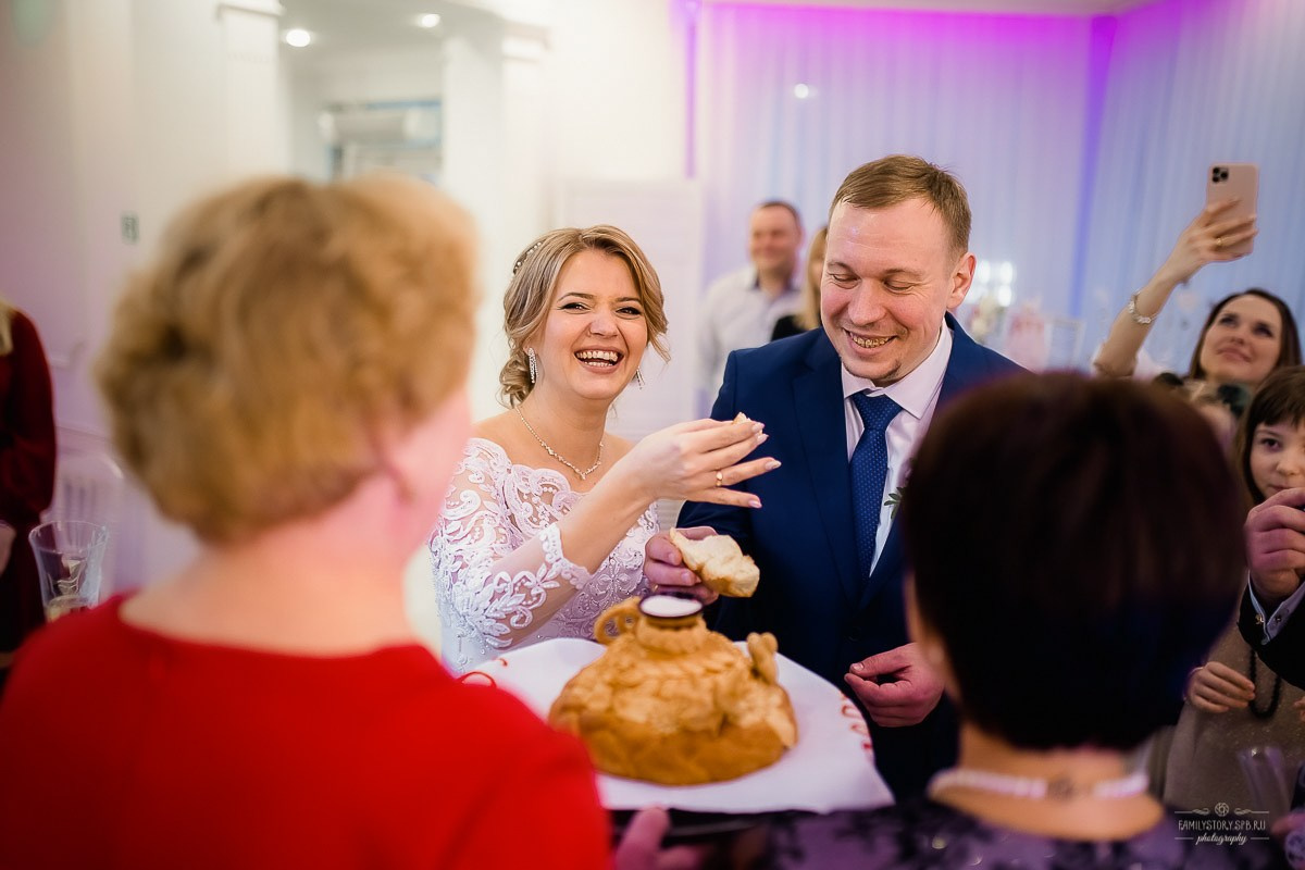 Свадебная фотосессия в интерьере: уют, фактура и свет как у старых мастеров. Свадебный фотограф — Санкт-Петербург (СПб) Питер