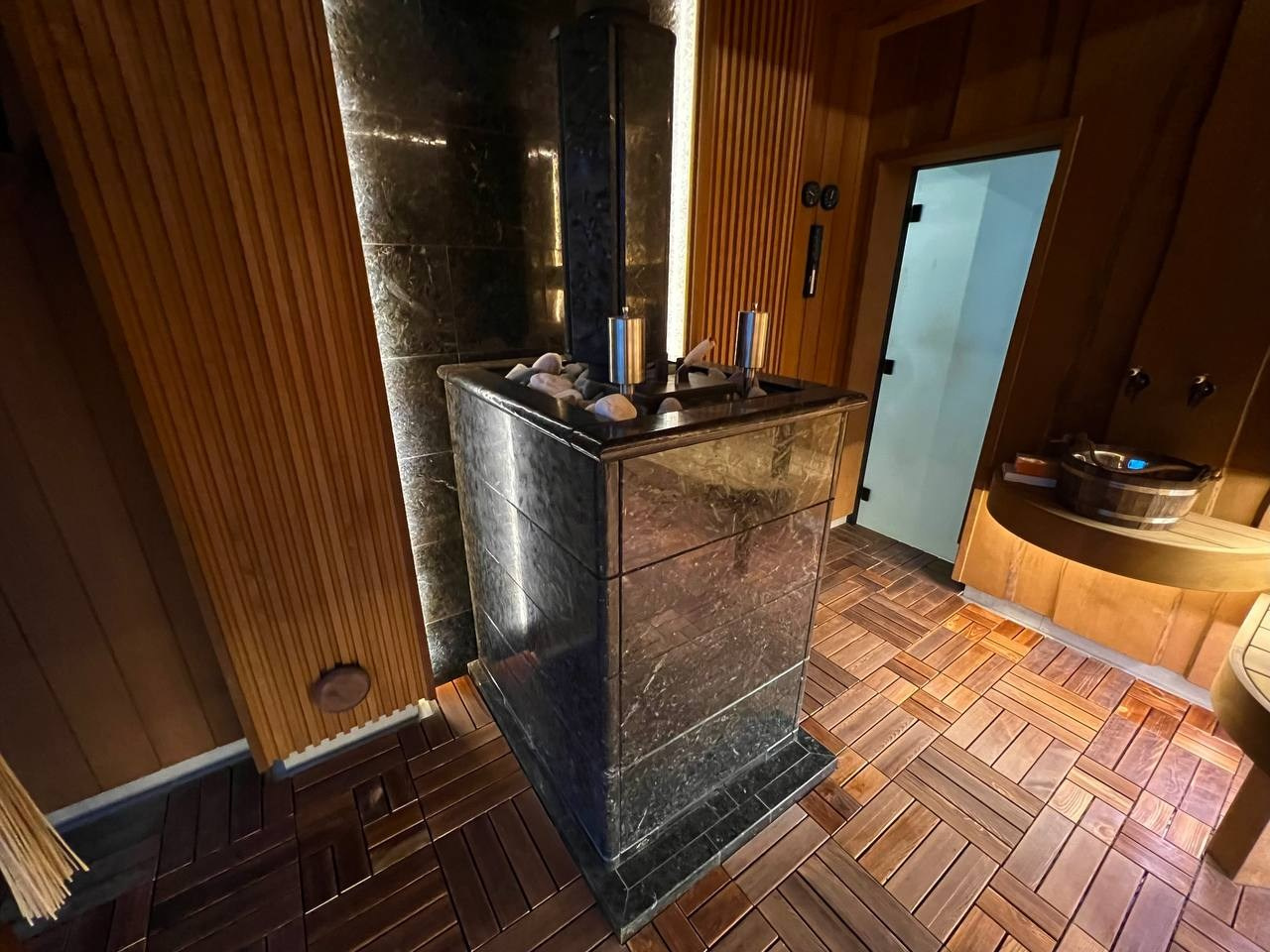 Парная в Газпроме: от уникального проекта и смелого сочетания несочетаемого — до точного расчёта каждого узла и скрупулёзной реализации. SaunaTopMasters