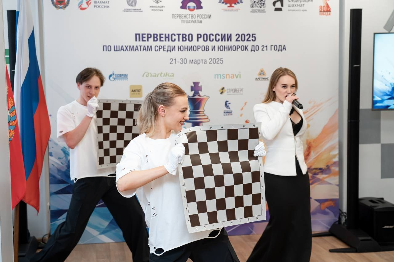 Выступления на сценах и уличных площадках. Танцевальная шоу-группа «GRANAT»