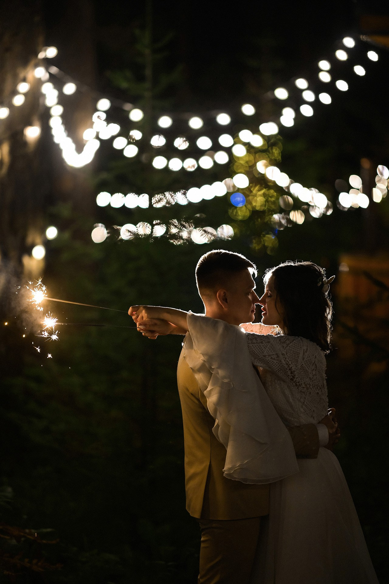 🌿 Влад и Влада — романтичная свадьба в лесу и на яхте | Камерная церемония в Красноярске. 📸 Свадебный и семейный фотограф в Красноярске Тихомиров Евгений | 17 лет опыта | 800+ свадеб