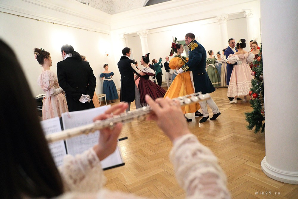 Рождественский бал. Mik25