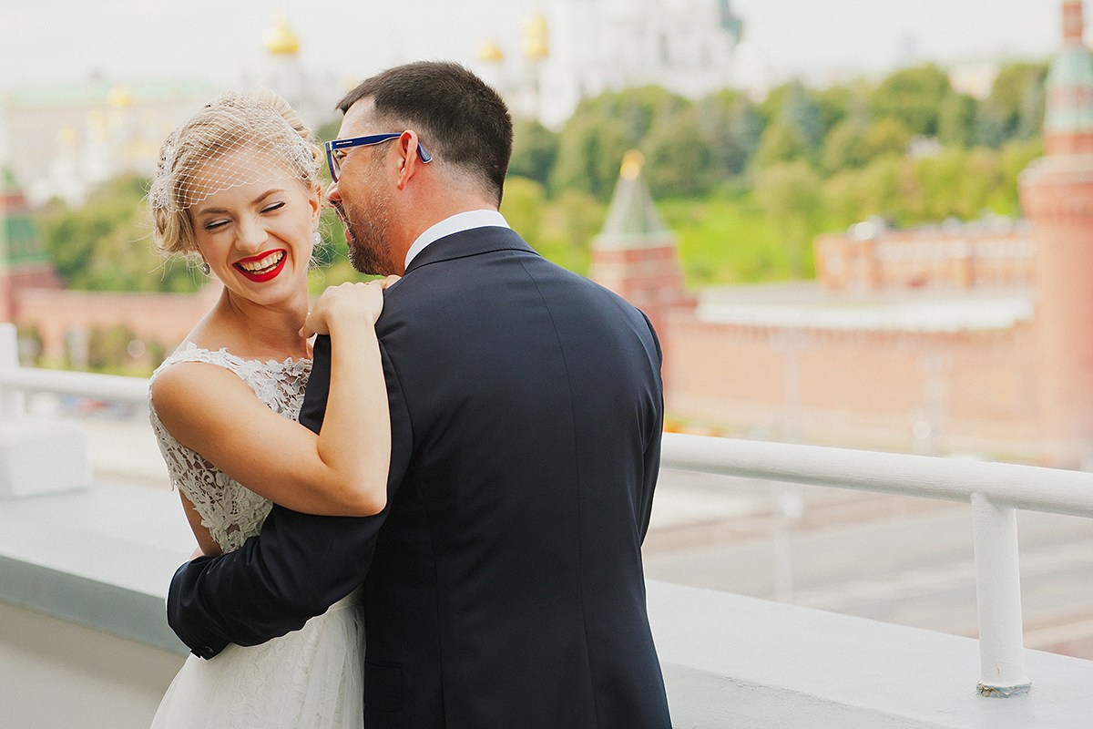 Москва. Свадебная романтическая прогулка Лены и Эндрю. Фотограф крещение венчание в Петербурге! Помогает подобрать храм и посоветовал душевного батюшку в СПб