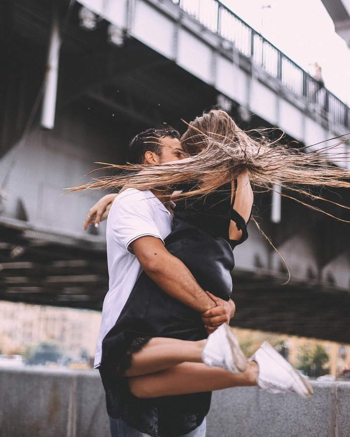 Фотосъёмка на набережной Москвы — портреты на фоне речных пейзажей и архитектуры