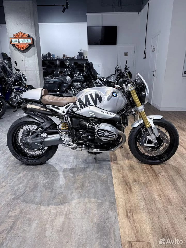 Купить BMW R9T (Street Scrambler) — подробнее на сайте. Hello Davidson, Москва. Только хорошие мотоциклы…