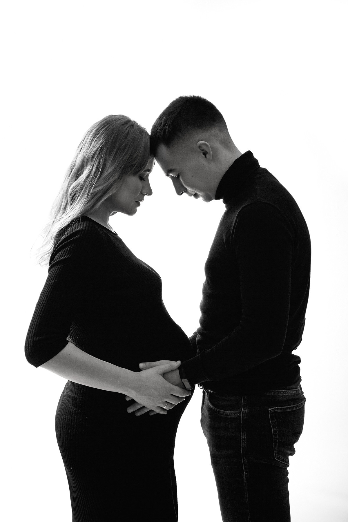 фотосессия беременности фотосъемка беременности в студии студийная фотосъемка минимализм в стиле вог voug  фотосессия беременности срок ПДР идеи для фотосессии беременности фотосессия беременной в джинсах фотосъемка беременной в  в топе в боди фотосъемка будущей мамы в нижнем белье беременность 32 недели фотосессия будущей мамы для будущей мамы будущих мам фотосессия с будущим папой фотосъемка будущих родителей фотосъемка беременной с мужем фото будущей мамы с мужем