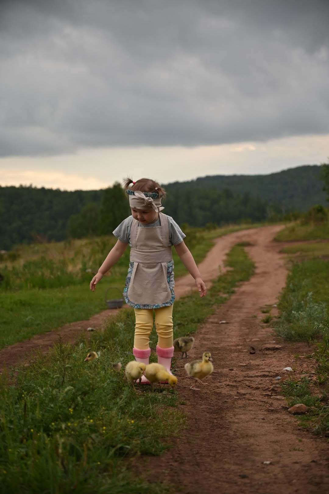 Дети и гусята. Семейный и детский фотограф в Хакасии