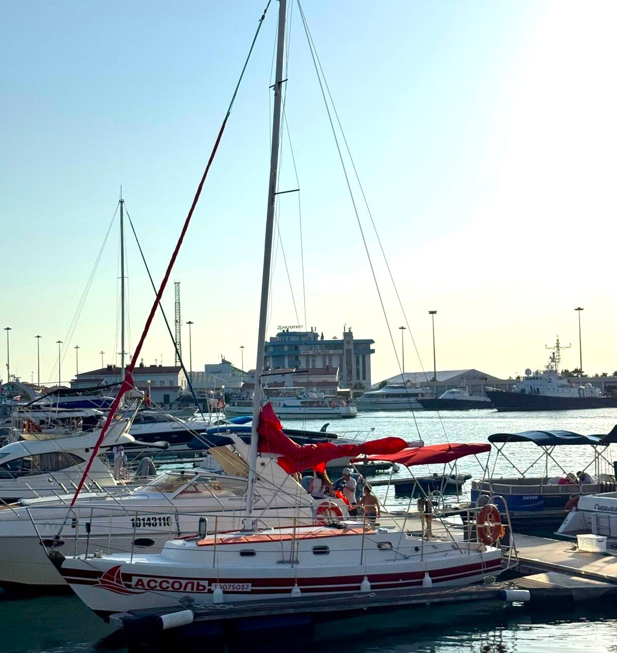 Парусная яхта Ассоль Аренда Яхты в Сочи Яхтанаморе YACHTANAMORE