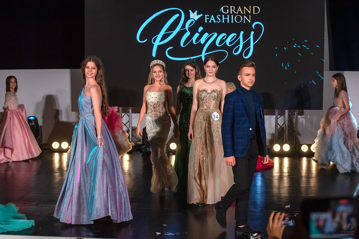 GrandFashionShow2024. Семейный и коммерческий фотограф в Сочи Александр Бодунов
