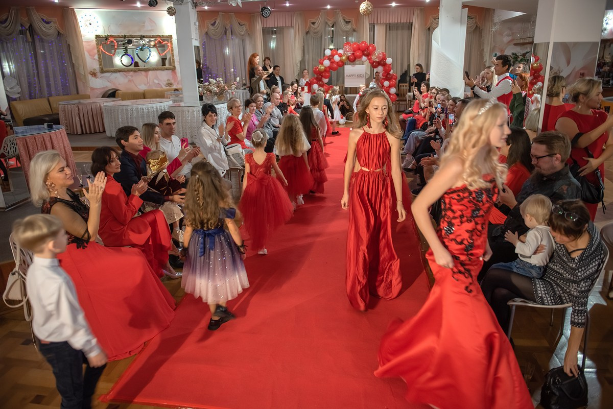Выпускной в детской школе моделей HAPPYkids 2024. Семейный и коммерческий фотограф в Сочи Александр Бодунов