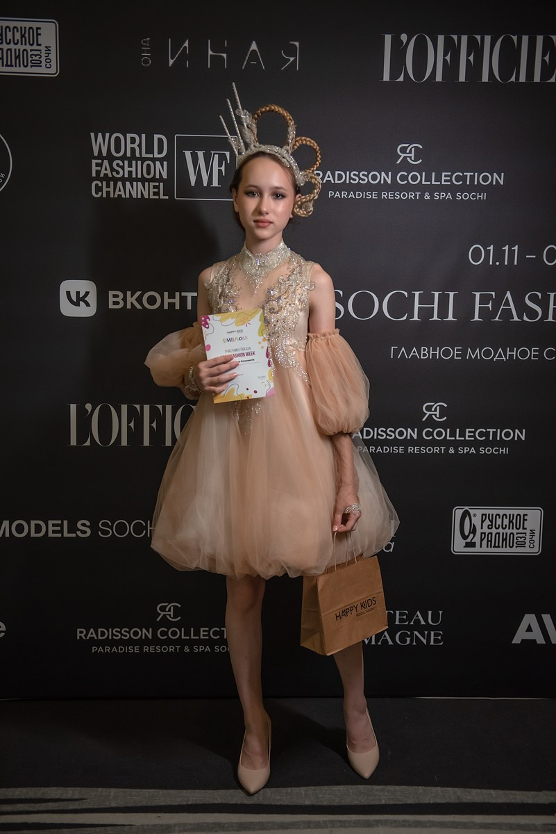 SochiFashionWeek2024 дизайнер Анохина Светлана. Семейный и коммерческий фотограф в Сочи Александр Бодунов