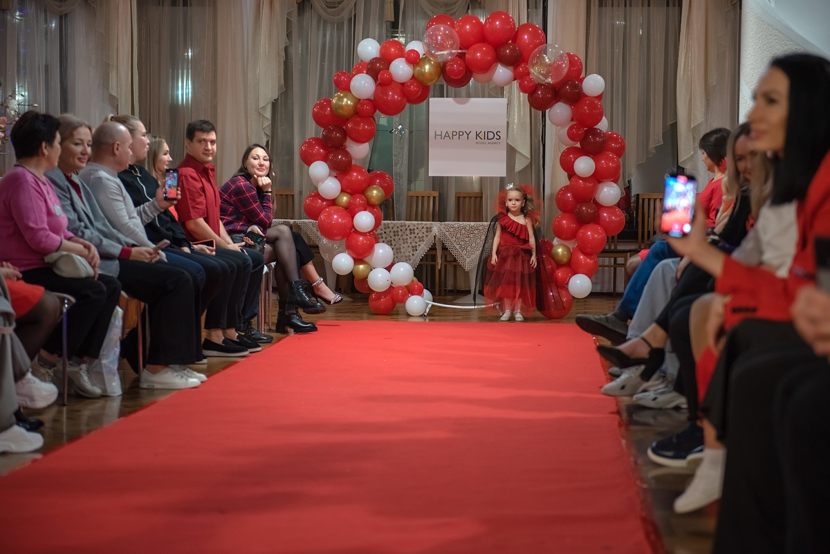 Выпускной в детской школе моделей HAPPYkids 2024. Семейный и коммерческий фотограф в Сочи Александр Бодунов