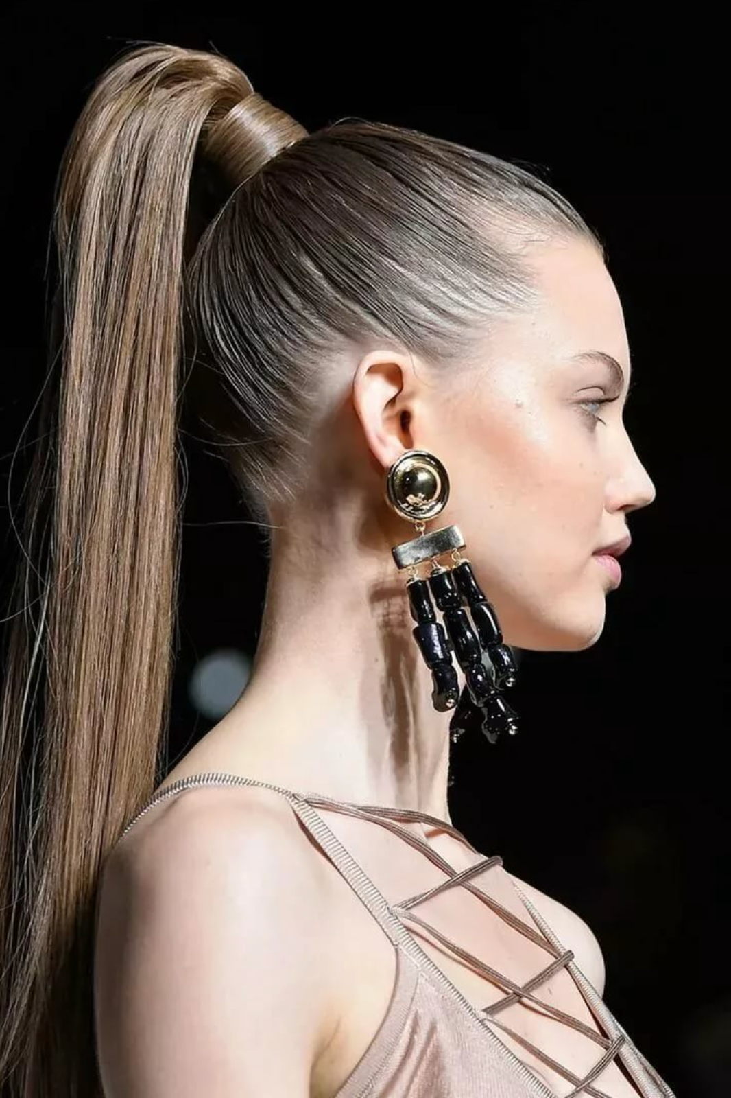 Прически: средние и длинные волосы