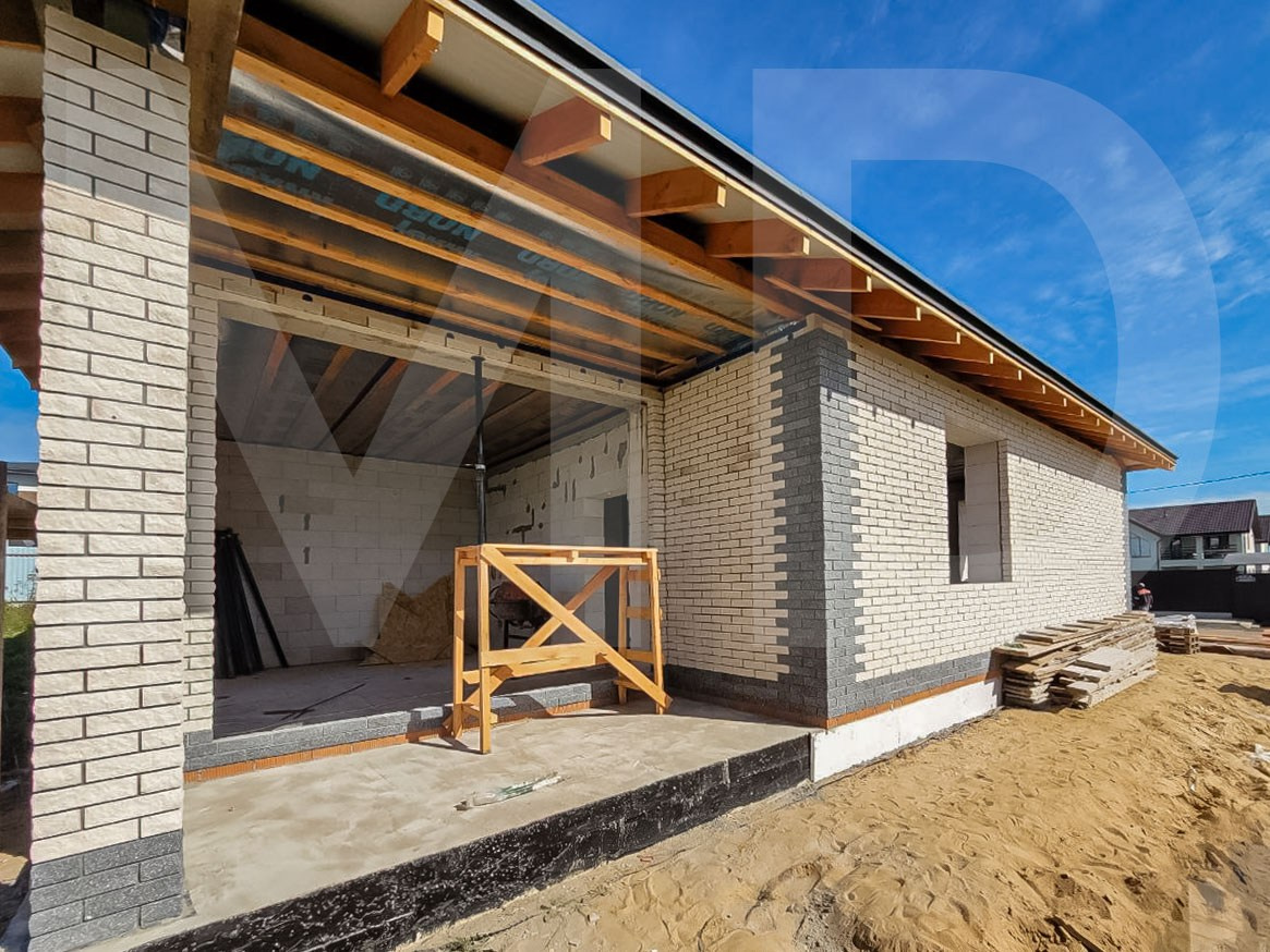 Готовая коробка дома — все несущие конструкции выполнены. 