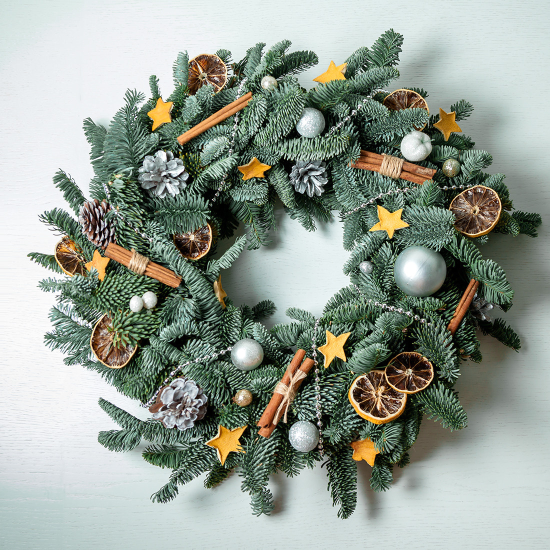 Новогодний венок. Флорист Маргарита Гладкова