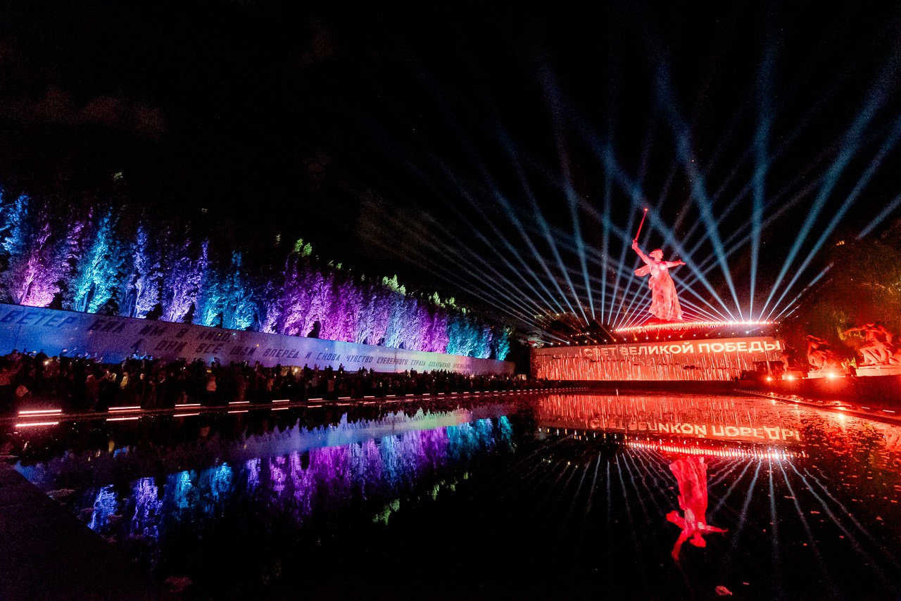 Свет Великой Победы. Волгоград, Мамаев Курган, 2025 г. 7 мая, в честь праздника 9 мая. Фотограф в Волгограде и Волжском Александр Горбань