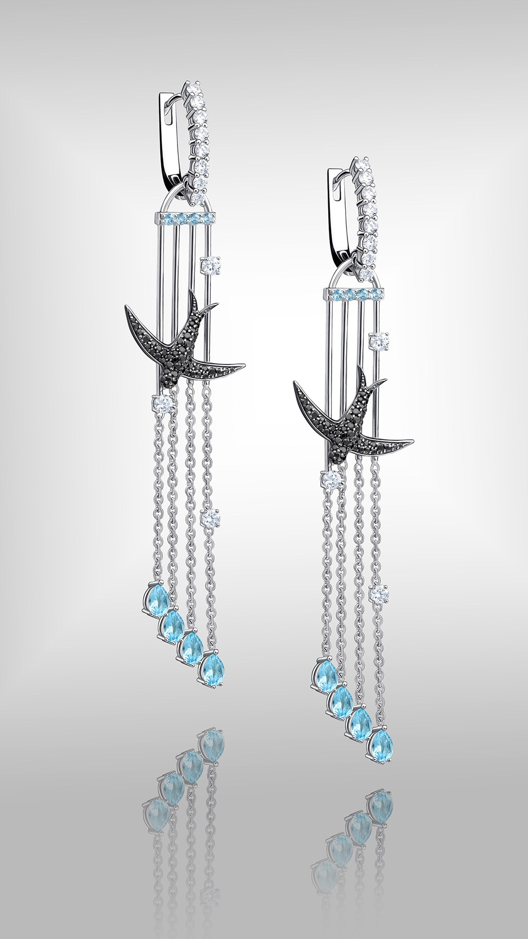 Фото дизайнерских длинных сережек с бриллиантами на градиентном фоне