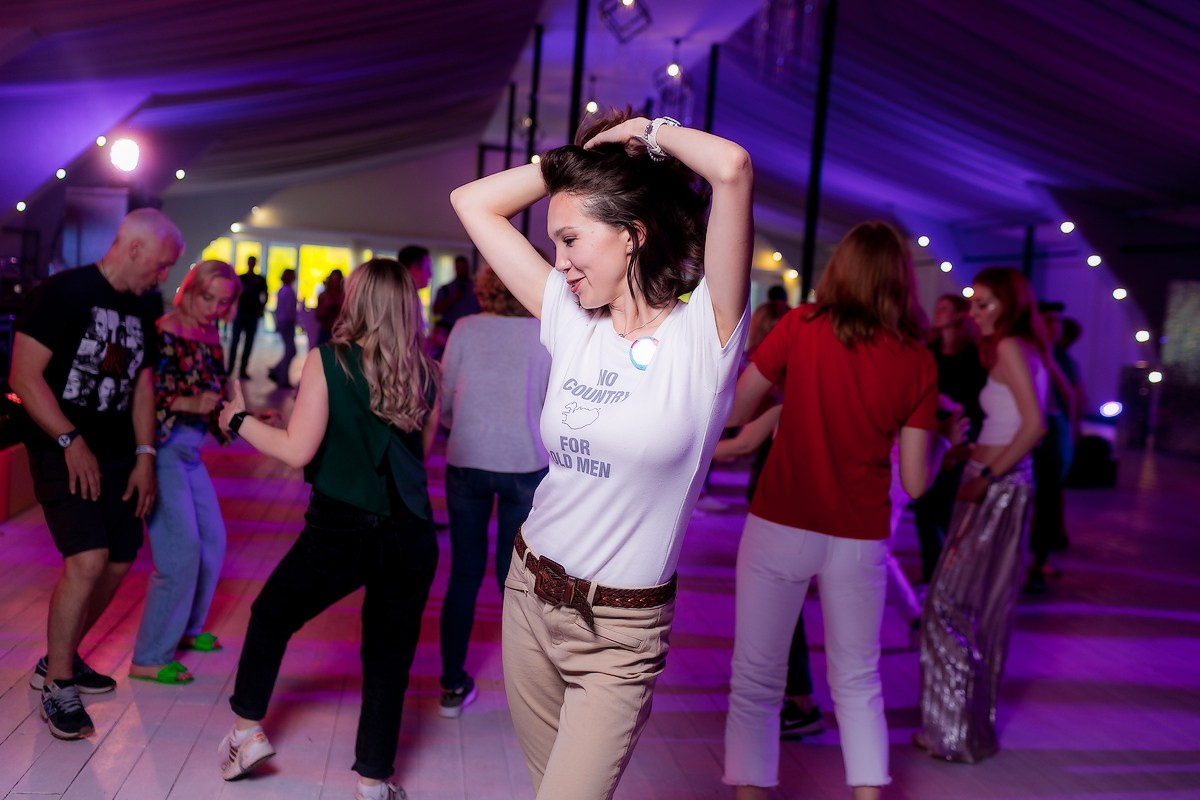 Фотосъемка корпоратива Major на берегу строгинской поймы. Репортажный фотограф Борис Геер