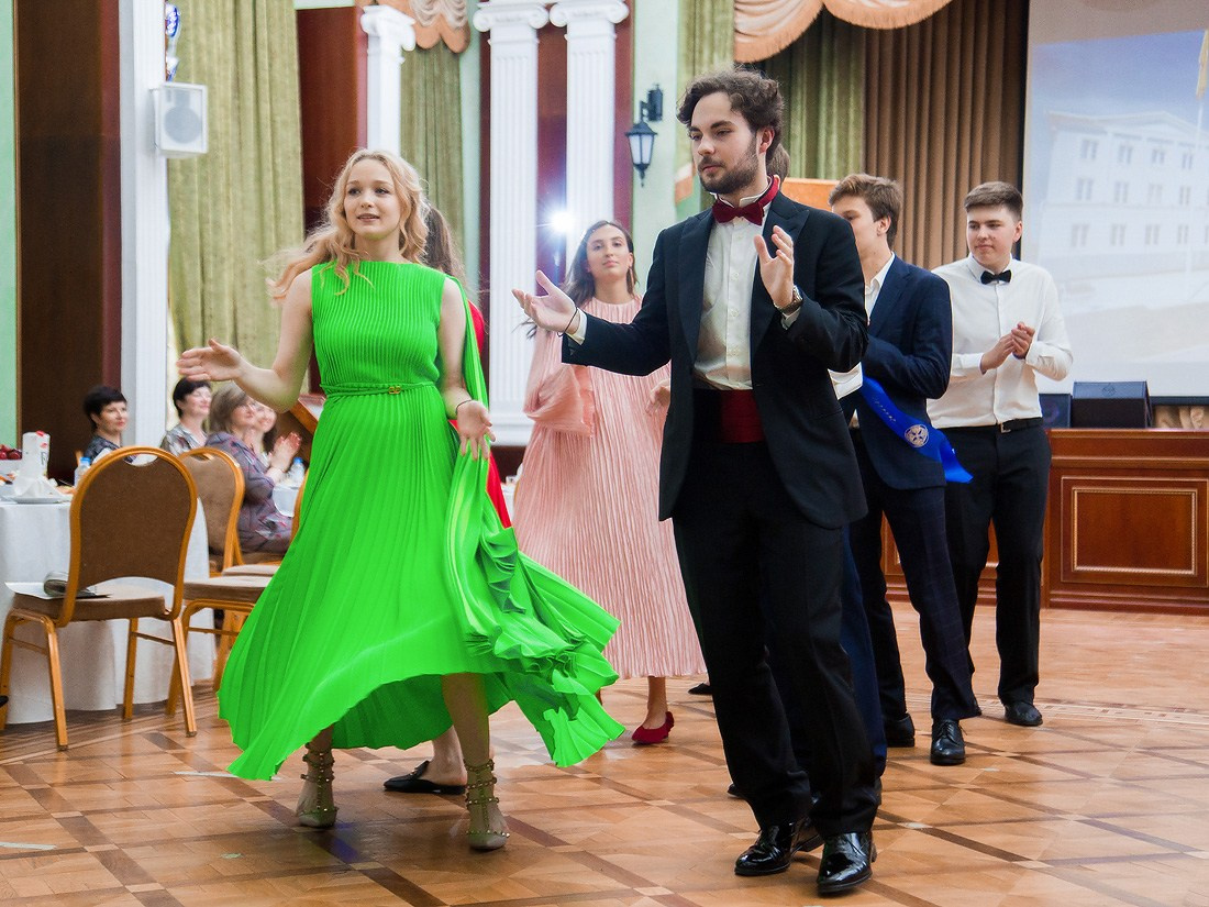 Выпускной в гимназии «Василиада». Репортажный фотограф Борис Геер