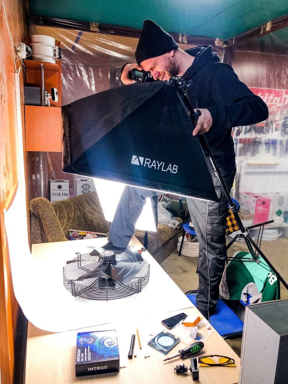 Backstage. Предметный фотограф в Симферополе Антон Катунин