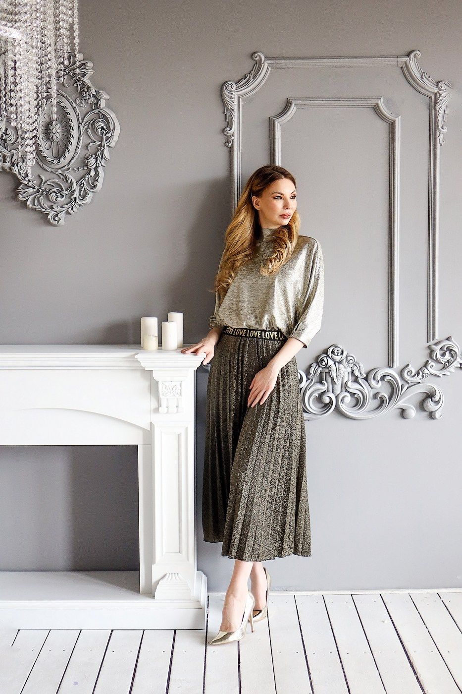 Portrait women’s photo session at the Photo Studio. Professional photographer in Sochi Victoria Joy. Teaching Photography