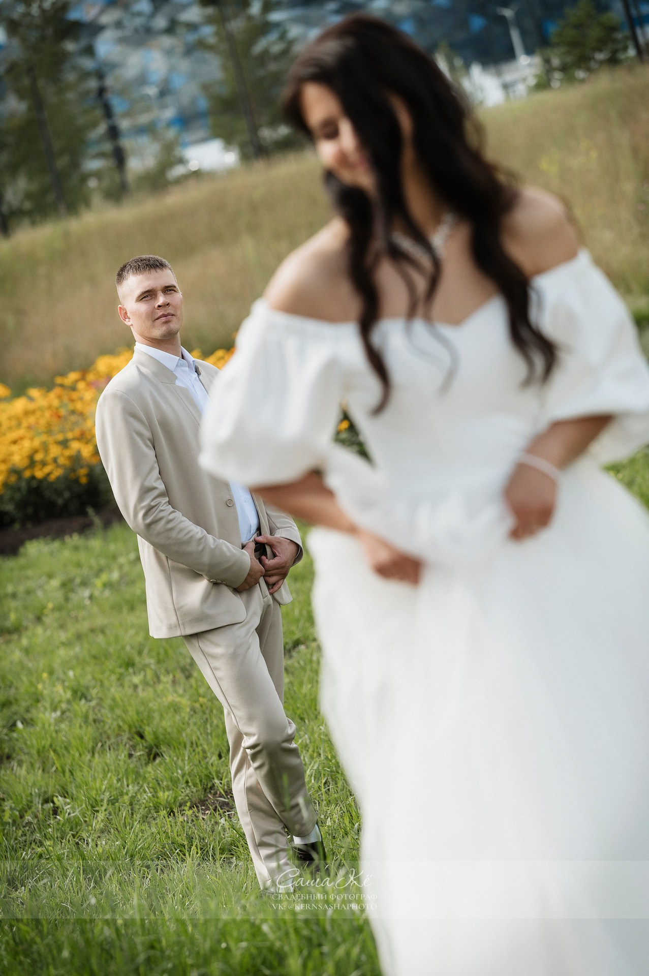 Свадебная фотосессия O&A в Парк-Арена у нового ледового дворца. Свадебный, семейный и event фотограф в Новосибирске и Новосибирской области Саша Кё