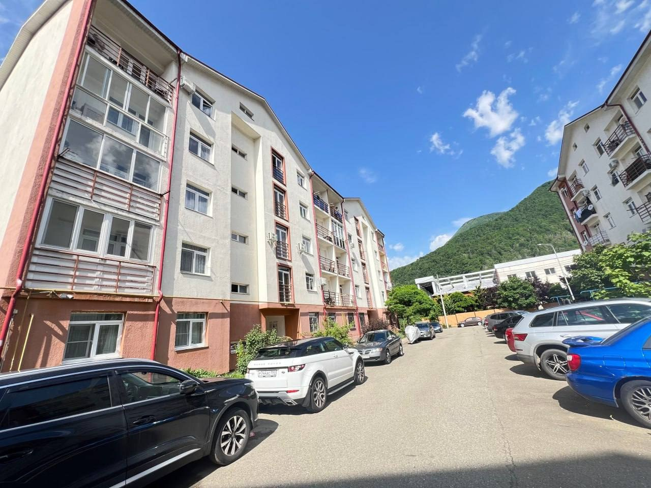 Квартира в самом центре Красной Поляны на большую компанию. Квартиры посуточно, длительно в Сочи, LARA APART GROUP