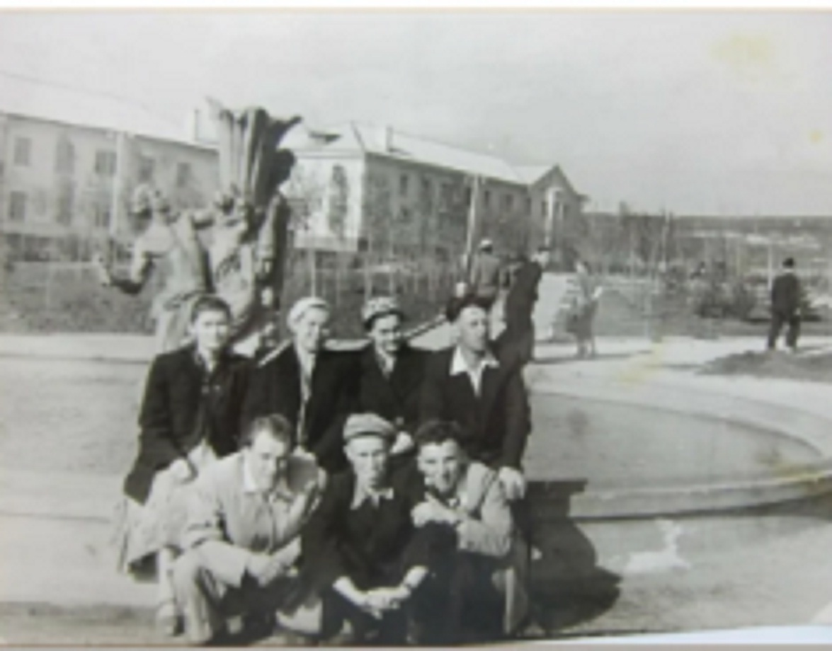 Лермонтовский сквер. Фотоальбом истории города Лермонтов