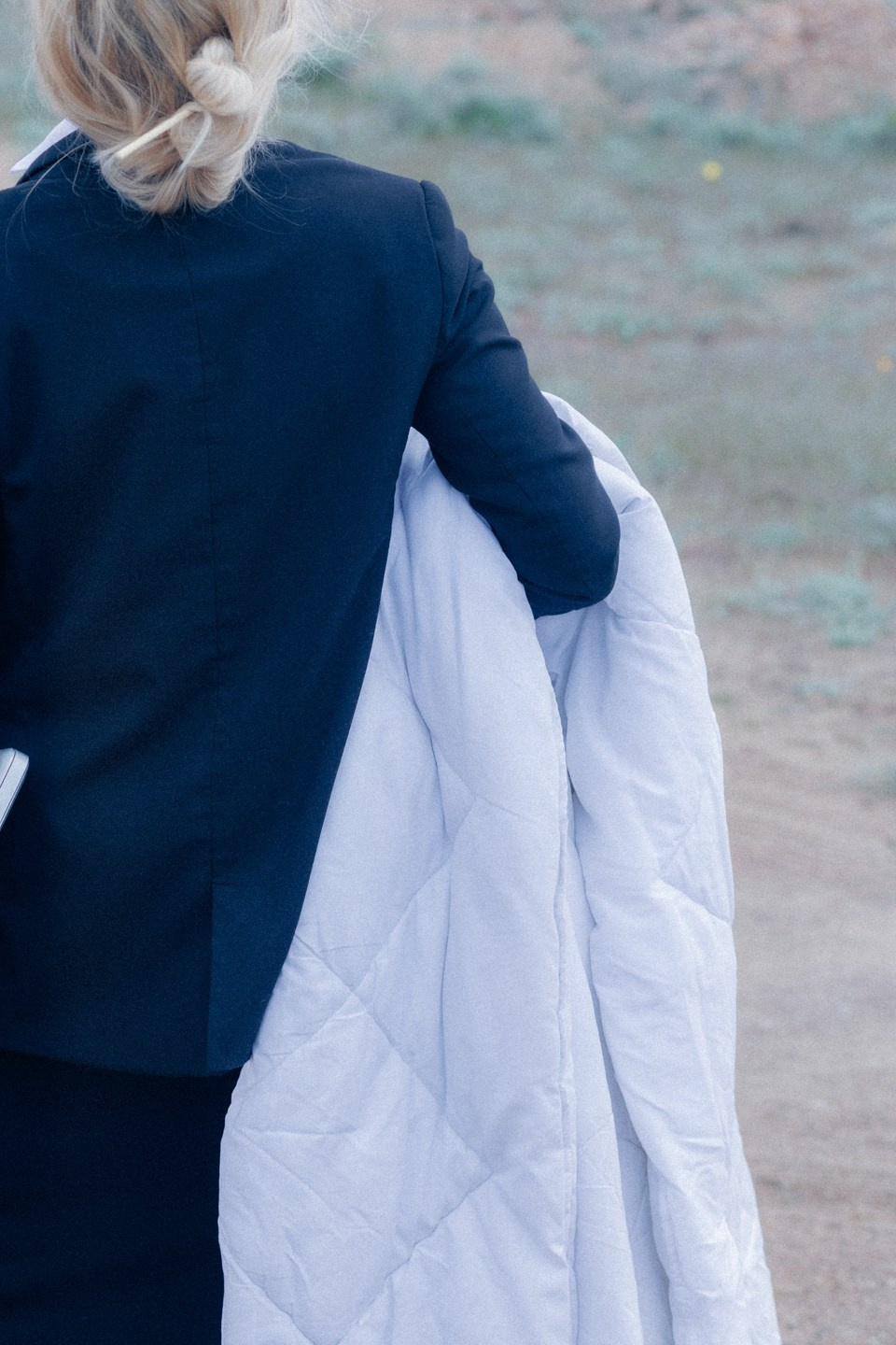 Скалы Капчагая. Я снимал историю, где героиня отягощенная жизненными обстоятельствами, перезагружается, оставляя весь накопленный негатив. Dmitriigoliapov.ru