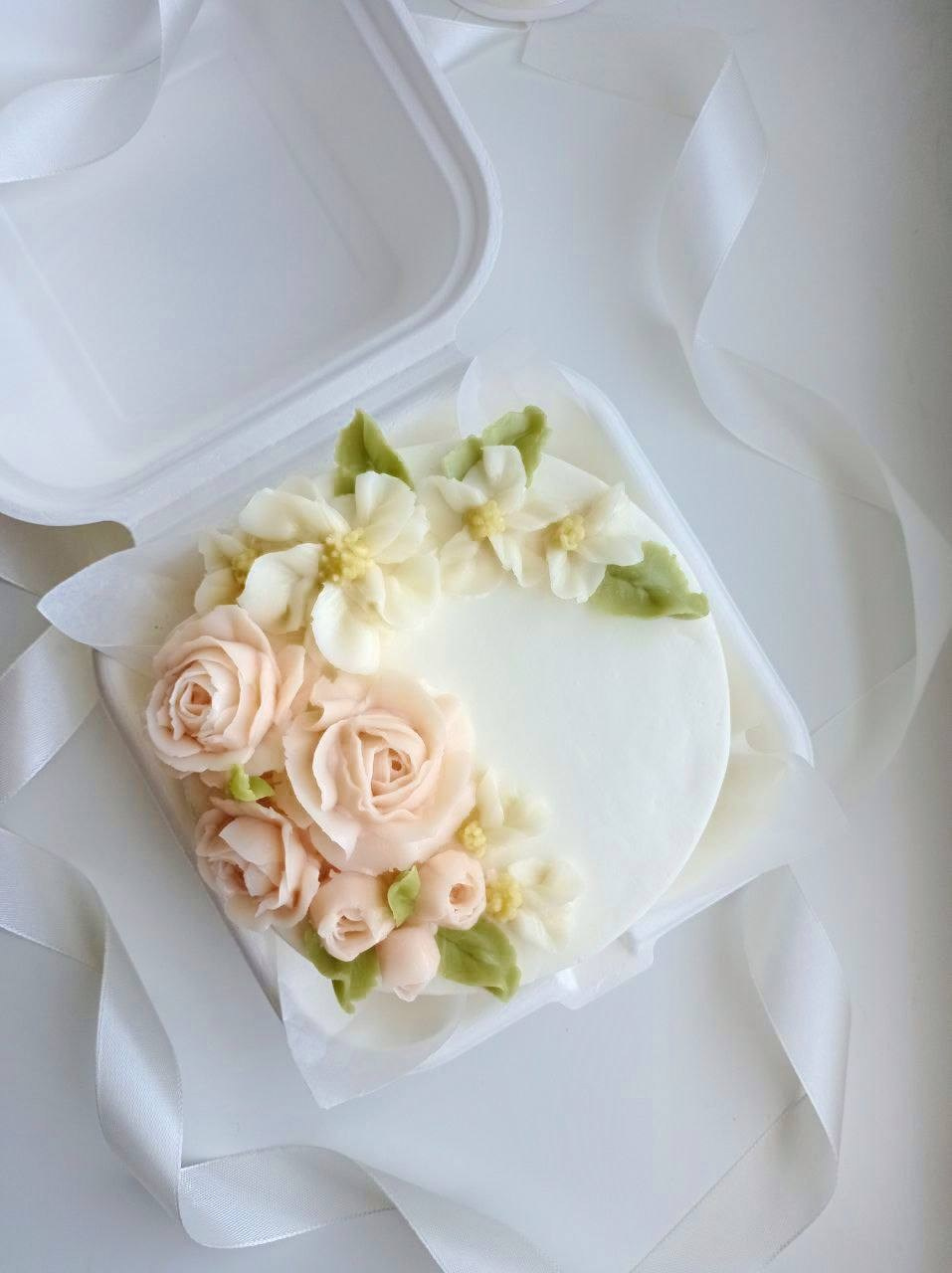 Работы учениц. Аникина Юлия / Кремовая флористика в корейской технике