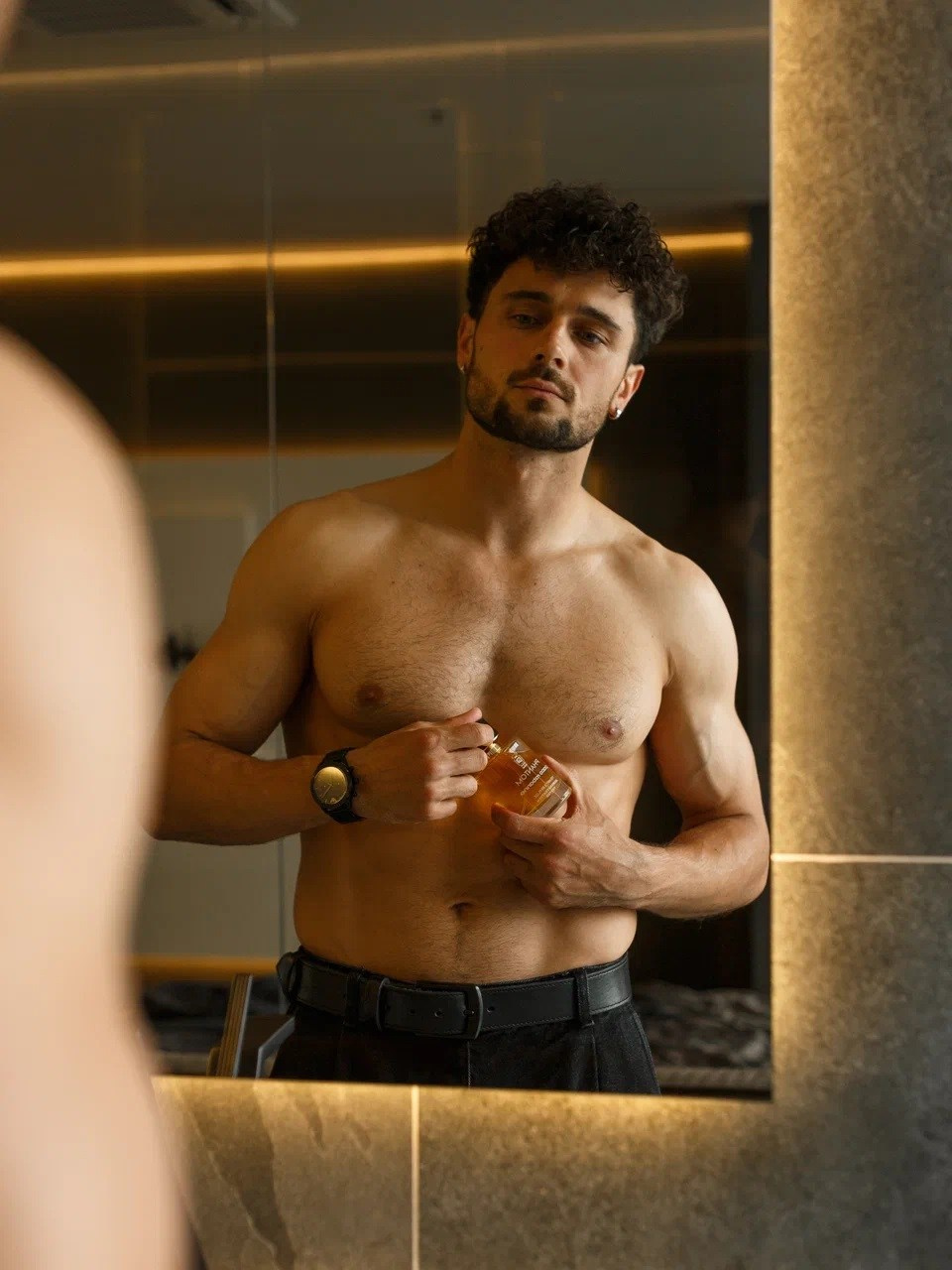 Андрей, 180 с, 48-50 р-р. KED Production — продакшн из СПб. Создаём фото, видео и контент, который помогает брендам и селлерам продавать больше