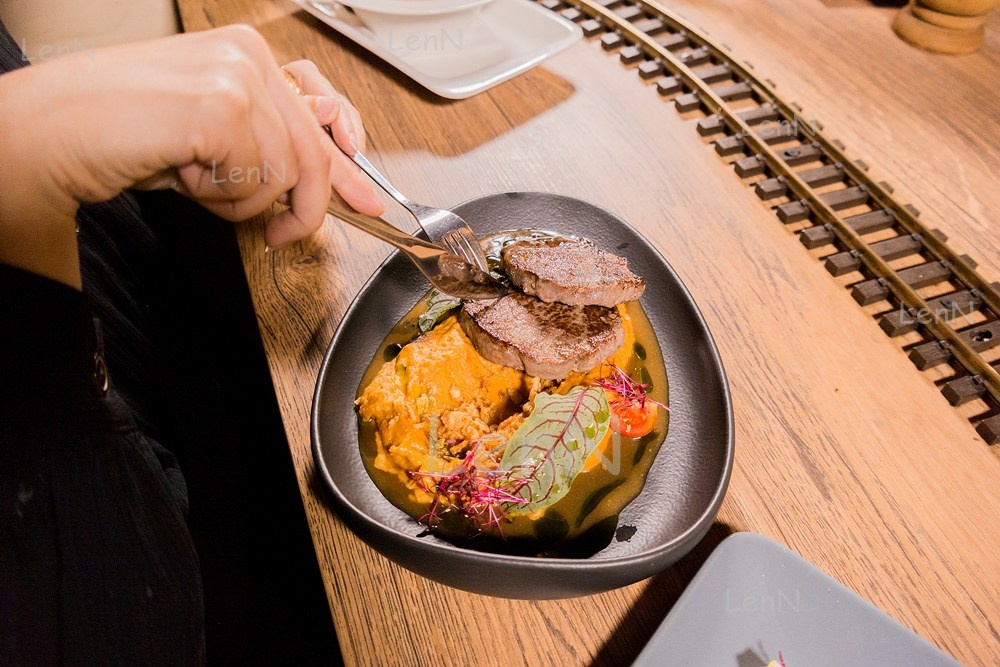 Фото-контент для кафе и ресторанов. AI Фотограф Краснодар: мужские и женские фотосессии, стилизация съемки. Нейро-фотосессии онлайн