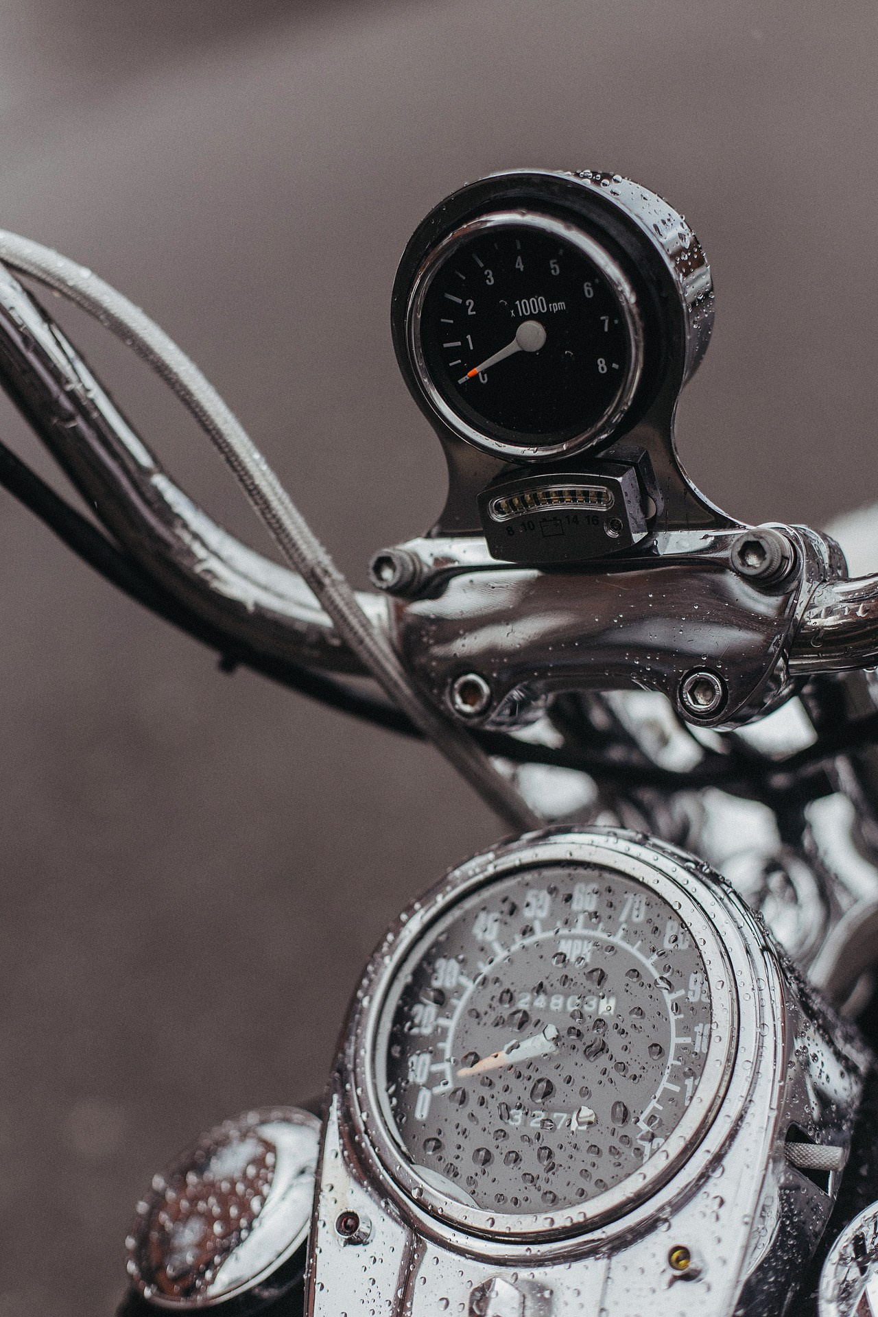 Фотосессия с байком на парковке. Семейный и детский фотограф в Москве Артём Жигурс