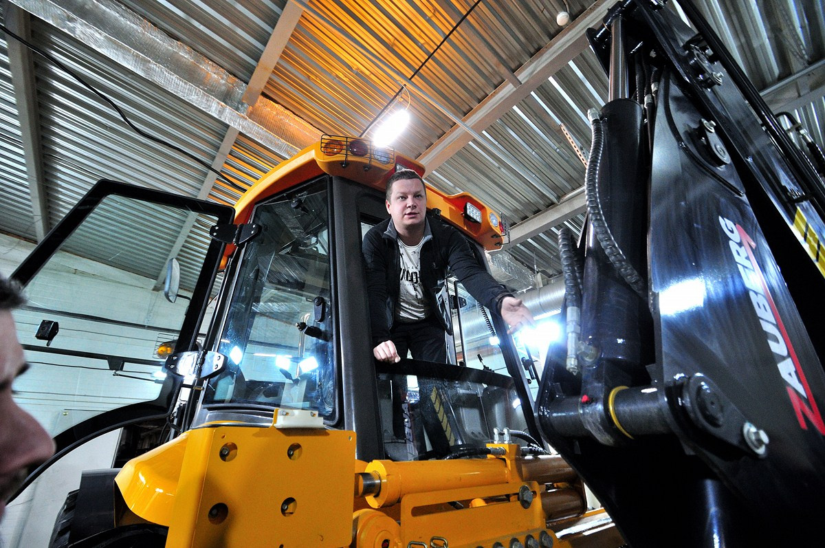 Центр технического обслуживания. Фотограф Сергей Сергеев