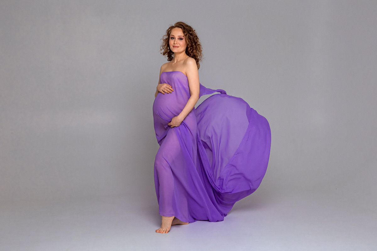 В ожидании, с тканями. Семейный фотограф Любовь Саркеева