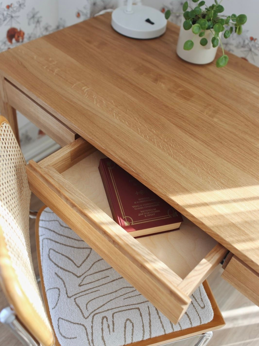 письменный стол из дуба / дубовый письменный стол / стол из массива дуба / купить дубовый письменный стол / дизайнерский письменный стол / письменный стол из дуба с металлическими ножками