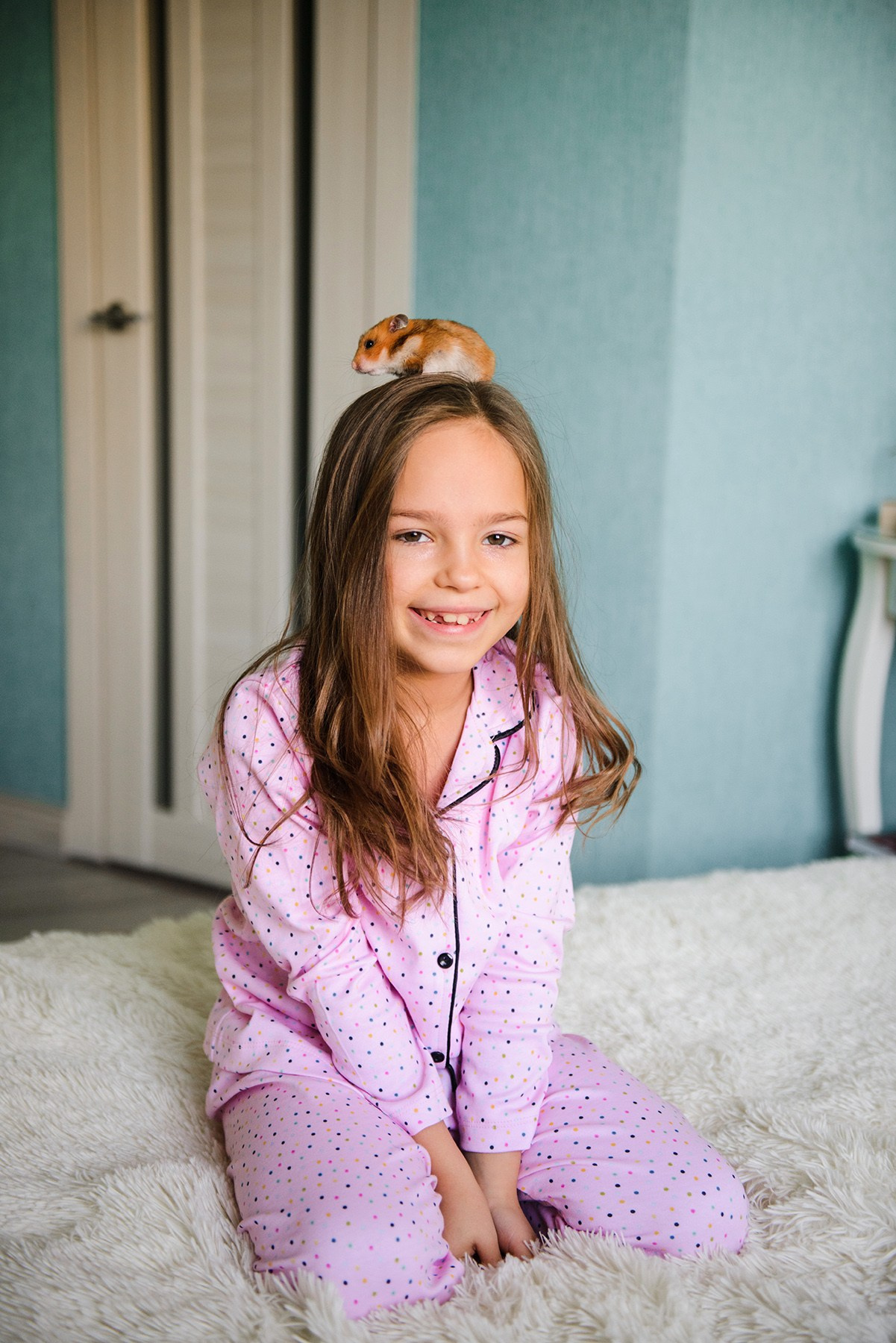 Family photo shoot at home , mom and daughter, in pajamas, Photographer Elena Carruthers, Scotland