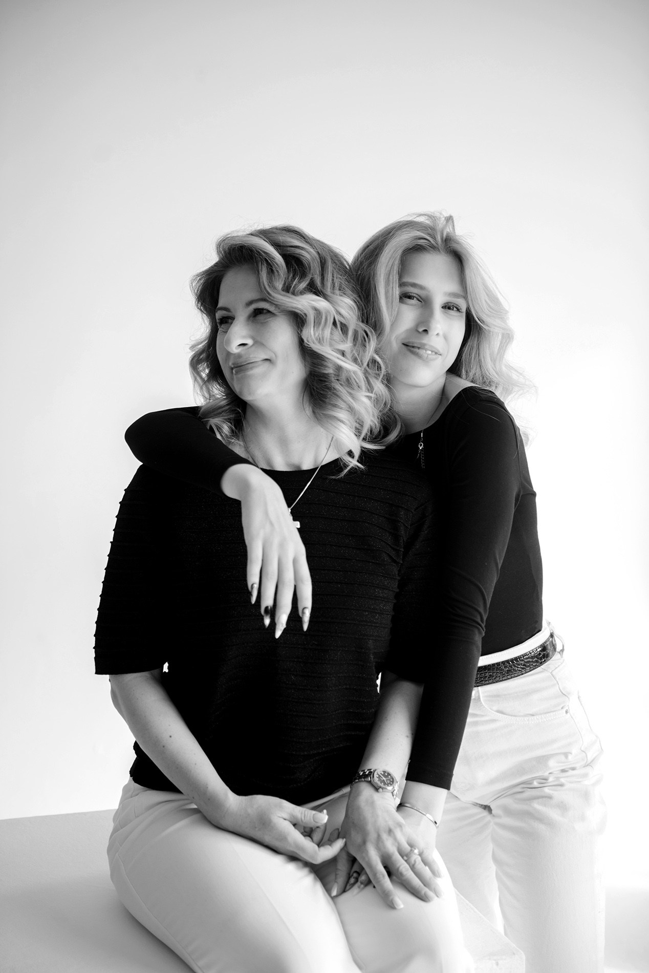 photo shoot for mom and daughter in the studio bw black and white