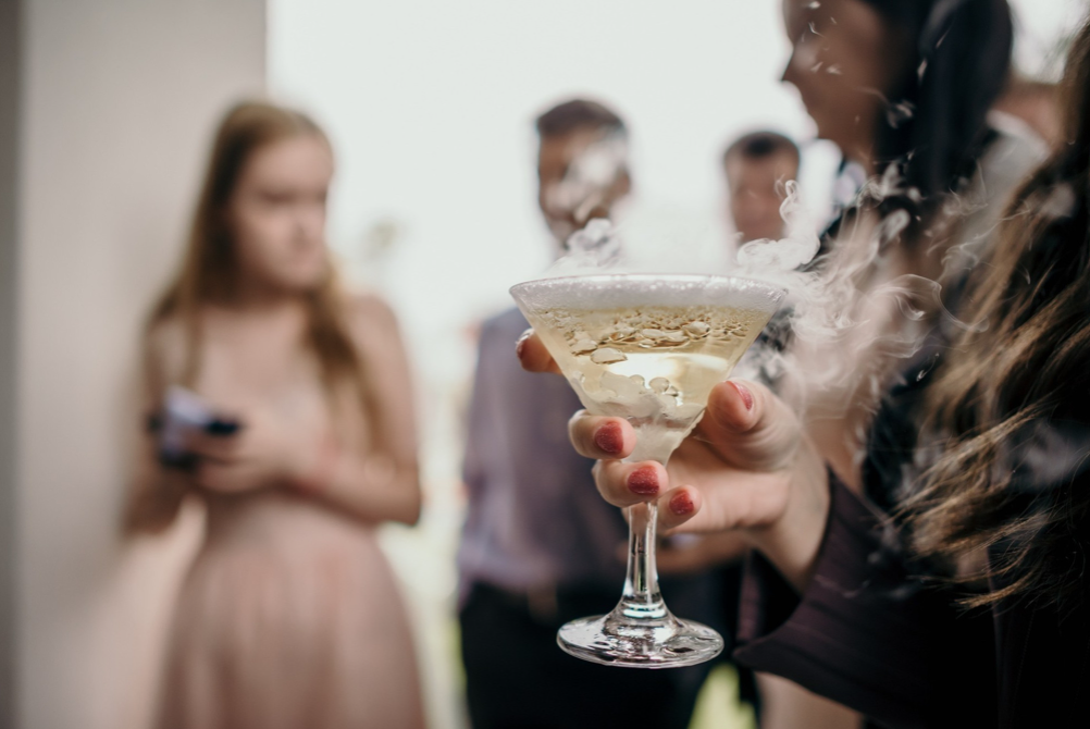 Пирамида из шампанского. Кейтеринг Royal Catering | По Москве и Московской области организуем ресторанное обслуживание